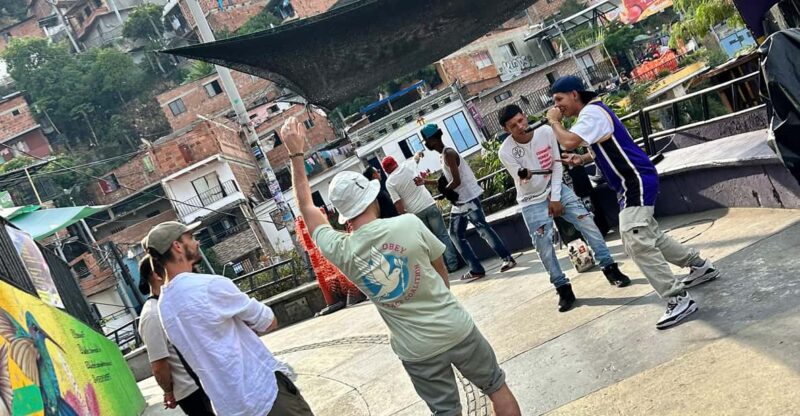 Global Guided Tour Medellín + Comuna 13 - in French - Experience Highlights