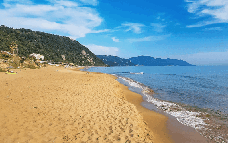 Glyfada Beach: Glyfada Day Trip - Beach Amenities and Facilities