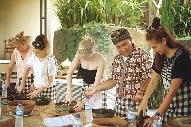 Go Locally: Bali Ubud Cooking Class With Traditional Market Visit by Chef Ketut - Key Points
