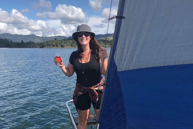 Go Sailing Guatape - Inclusions and Meeting Details