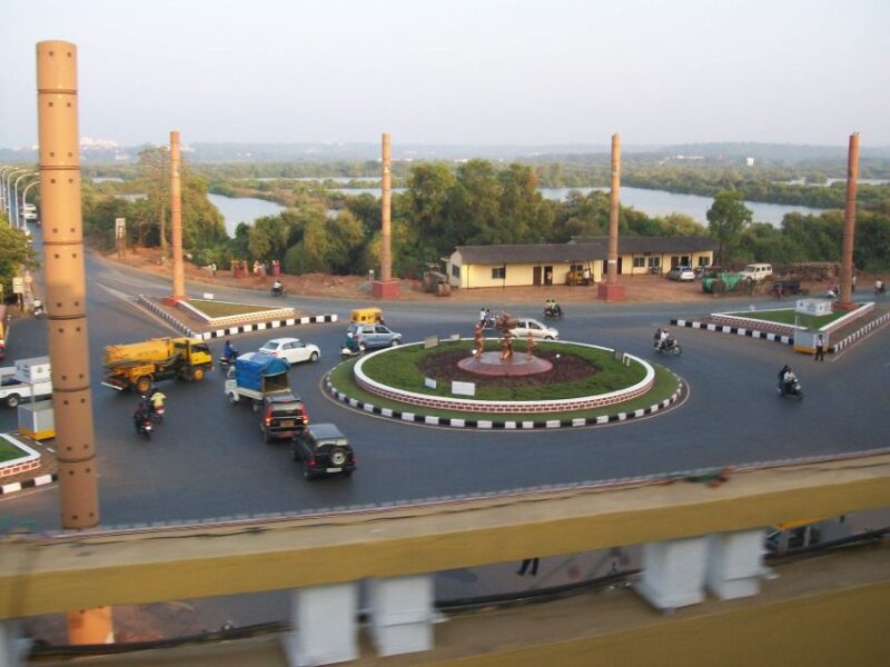 Goa in 1 Day Tour With Churches,Temples,Spice Farm Tour - Tour Guides and Pickup