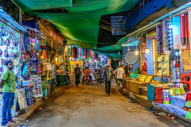 Goa Walking Tour: History, Culture, Art and Architecture - Savoring Local Flavors and Drinks