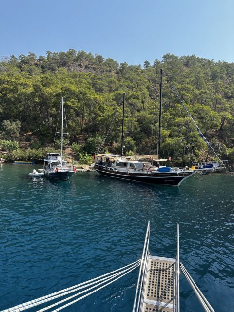 Gocek: Yacht Trip and 12 Island Full-Day Tour With Lunch - Meal and Refreshments