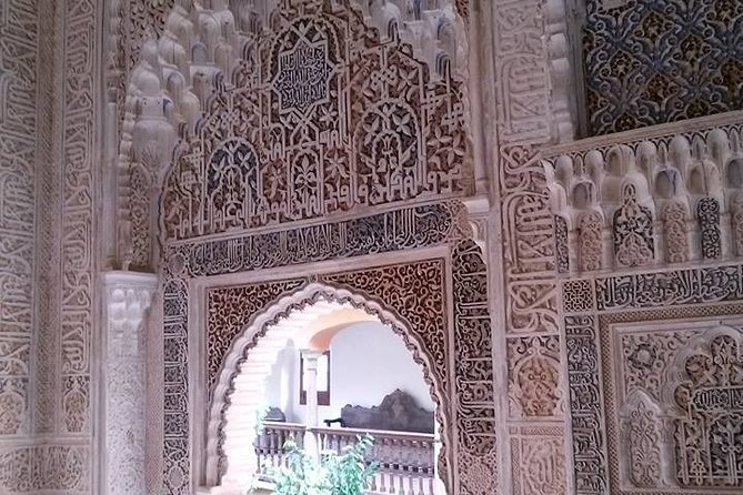 Going to Alhambra? 3 Hrs Private Tour! Skip the Long Lines to Visit the Alhambra - Tour Overview