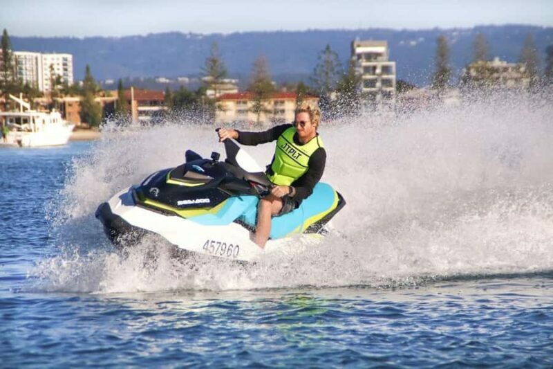 Gold Coast: 15 Minute Jetski Blast with Free Photos - Group Size and Atmosphere
