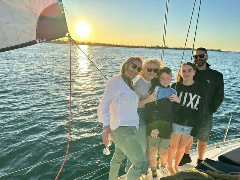 Gold Coast: Sunset Sailing Cruise incl food & drinks - The Experience in Detail