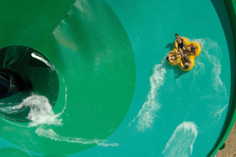 Gold Coast Theme Parks: Shared Hotel Transfers - Door-to-Door Transportation