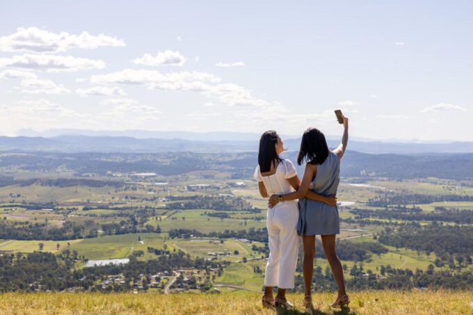 Gold Coast: Winery Tour With Tastings and 2-Course Lunch - Scenic Sightseeing