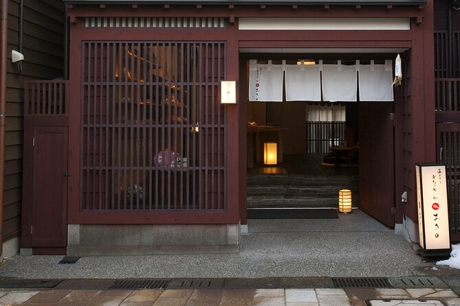 Gold Leaf Crafting in Higashi Chayagai, Kanazawa - Booking Information
