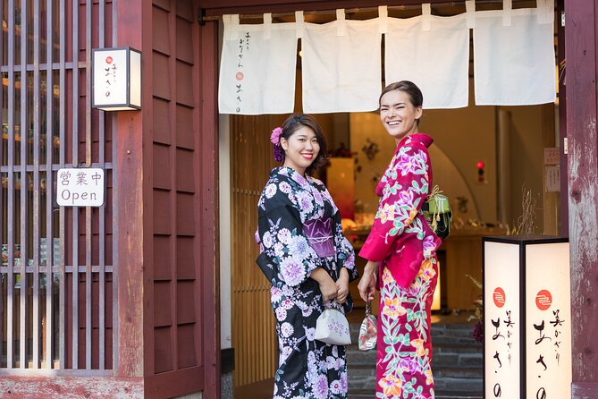 Gold Leaf Crafting in Higashi Chayagai, Kanazawa - Accessibility