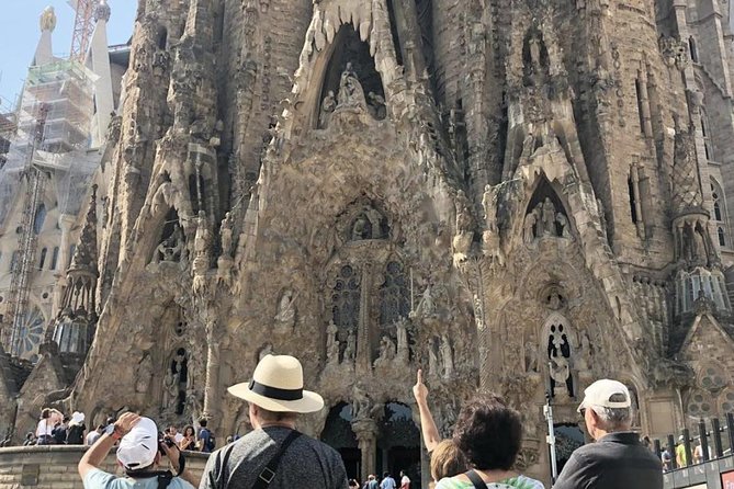 Golden Hour in Gaudis Sagrada Familia With Expert Guide - Guided Tour Highlights