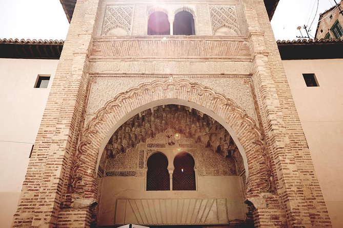 Golden Hour in Granada: Sunset Walking Tour With Play Granada - Discovering the Sacromonte Neighborhood