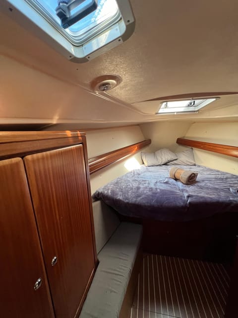 Golden Hour on Elegant Yacht: Sunset Tour in Lagos, Algarve - Tour Features