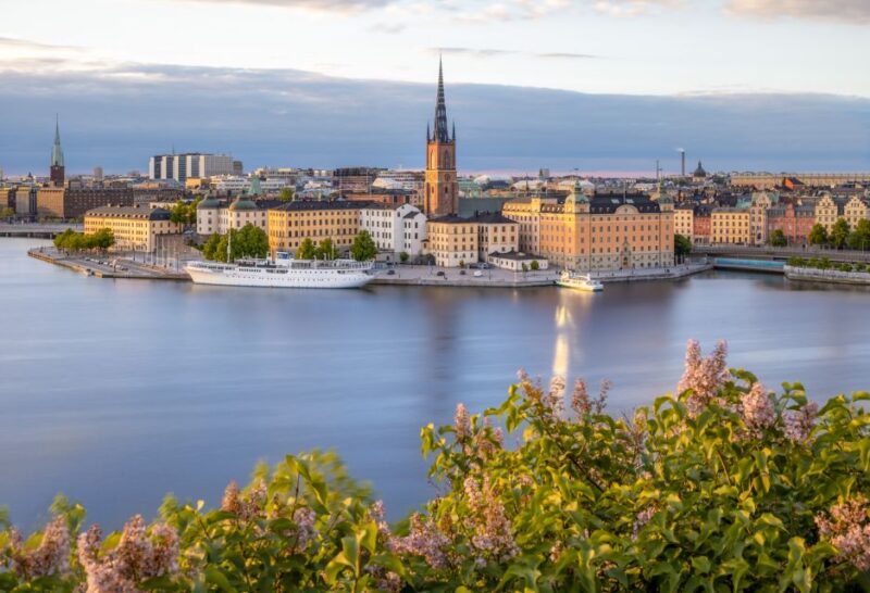 Golden Hour Photo Walk in the Heart of Stockholm - Cancellation Policy