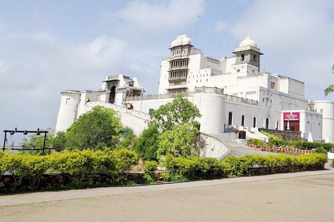 Golden Triangle Tour With Udaipur - Meeting and Pickup