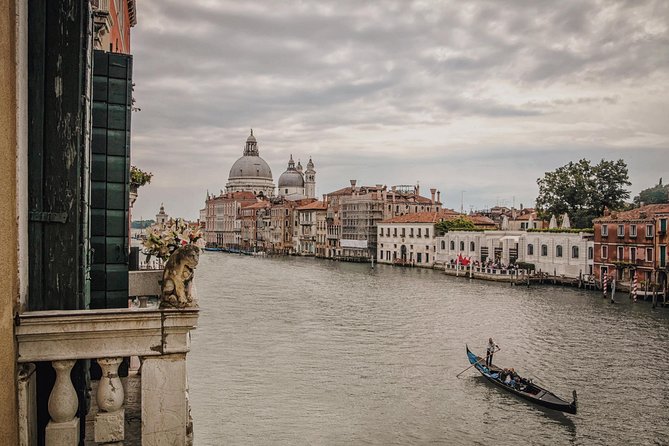 Gondola Ride and Aperitif in a Venetian Palace - Guided Walk Through San Marco Square