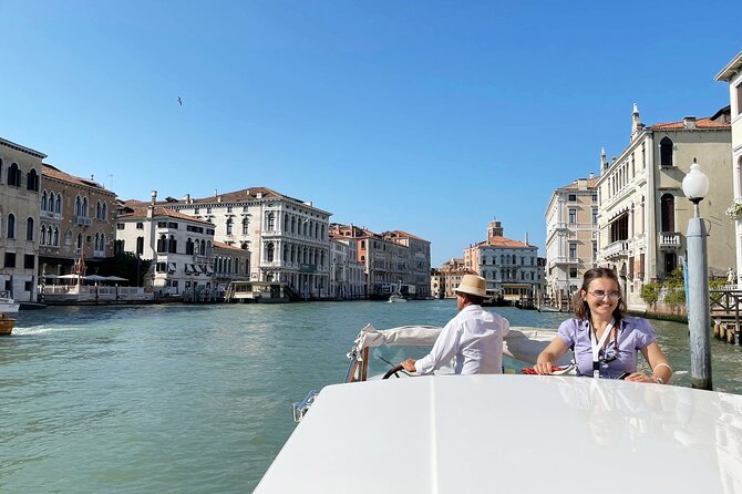 Gondola Ride or Motor Boat Tour in Venice - Memorable Moments on the Water