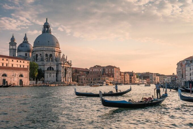 GONDOLA Tour With Four Seasons Concert by VENICE in GONDOLA - Exploring Venice by Gondola