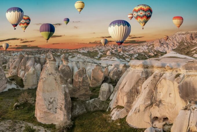 Göreme: Sunrise Göreme Valley Balloon Flight With Breakfast - Aerial Views and Landscapes