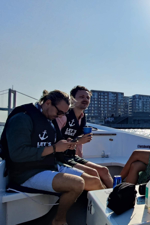 Gothenburg City Center: Electric Selfdrive Boat Tour - Food, Drinks, and Amenities
