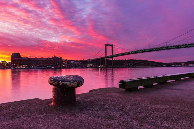 Gothenburg: Insta-Perfect Walk With a Local - Tour Duration and Pricing