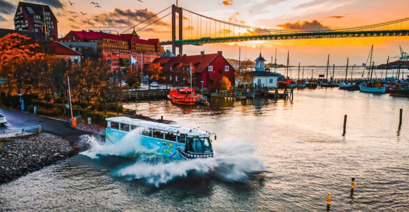 Gothenburg: Land & Water Amphibious Bus Sightseeing Tour - Experience Highlights