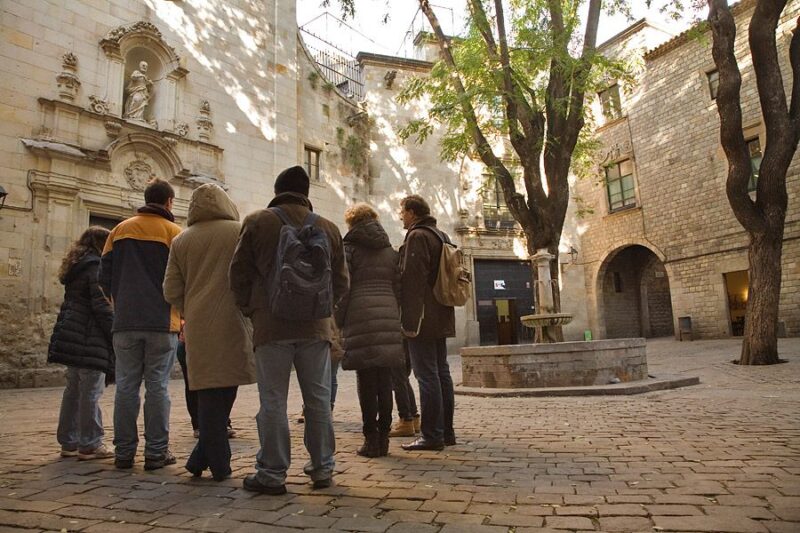 Gothic Quarter Free Walking Tour in English - Key Points