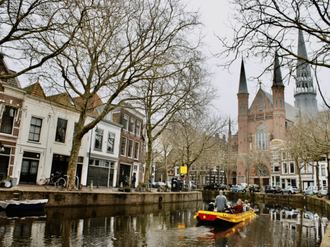 Gouda: Open Boat City Canal Cruise - Unique Perspective of Historic Gouda