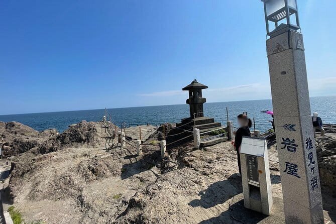 Gourmet Food and Temple Visit Tour in Enoshima - Indulging in Gourmet Delights at Local Stores