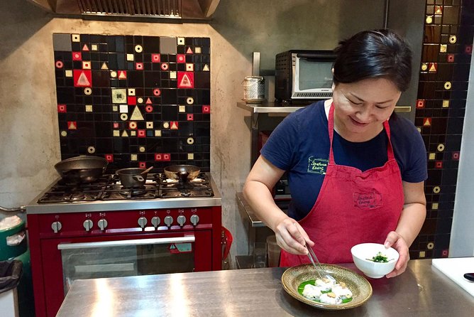 Gourmet Thai Cuisine With a Professional in Her Rustic Chic Home in Bangkok - Dietary Accommodations and Inclusive Environment