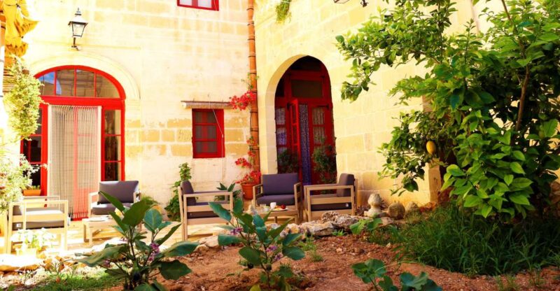 Gozo: Traditional and Local Breakfast in a Historic Building - Location and Setting