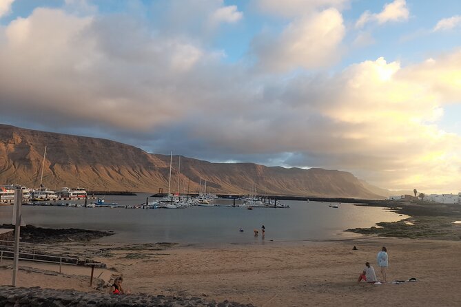 Graciosa Island 4x4 Tour - Admiring Playa Lambra