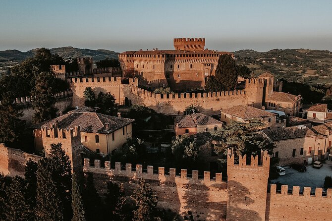 Gradara: Complete Guided Tour in Small Groups - Meeting and End Points
