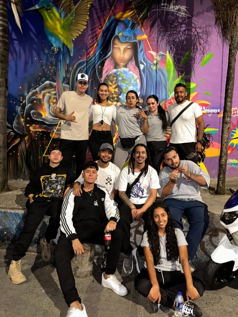 Graffiti Tour Comuna 13 and Delicious Snacks Guided by a Local - Guides and Accessibility