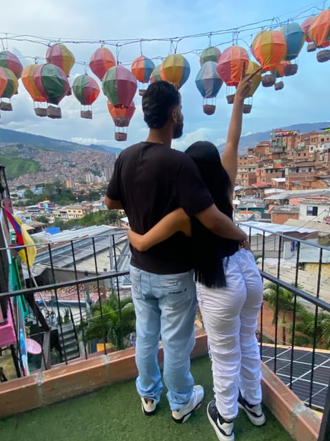Graffiti Tour Comuna 13 and Delicious Snacks Guided by a Local - Customer Reviews and Feedback