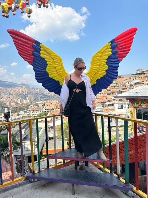 Graffiti Tour Comuna 13 and Delicious Snacks Guided by a Local - Explore Comuna 13s Vibrant Graffiti