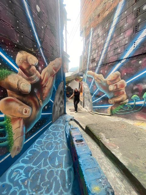 Graffiti Tour Comuna 13 and Delicious Snacks Guided by a Local - Indulge in Local Snacks and Dance