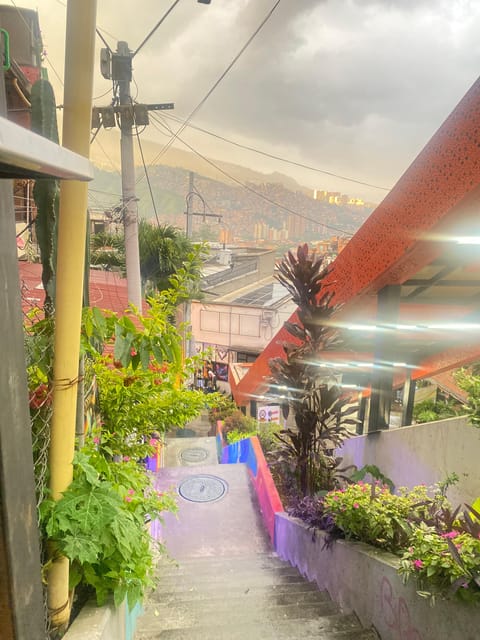 Graffiti Tour Comuna 13 and Delicious Snacks Guided by a Local - Recap