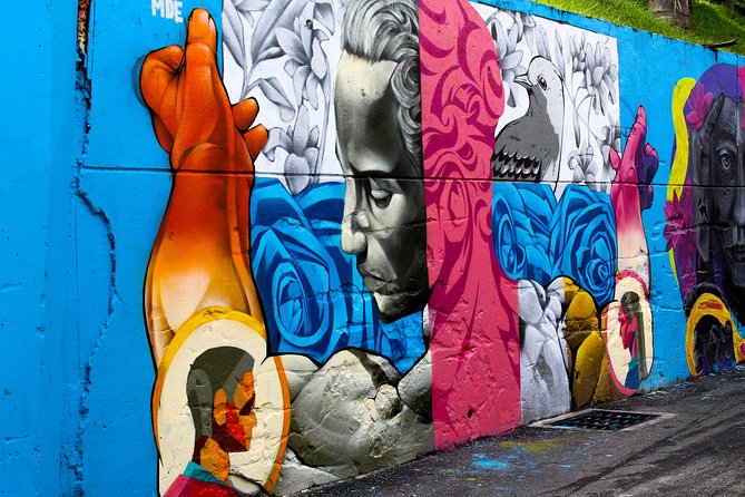 Graffiti Tour Comuna 13 - Meeting Point and Pickup