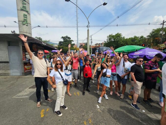 Graffiti Tour Comuna 13 (Private Tour With Transportation) - Booking Flexibility