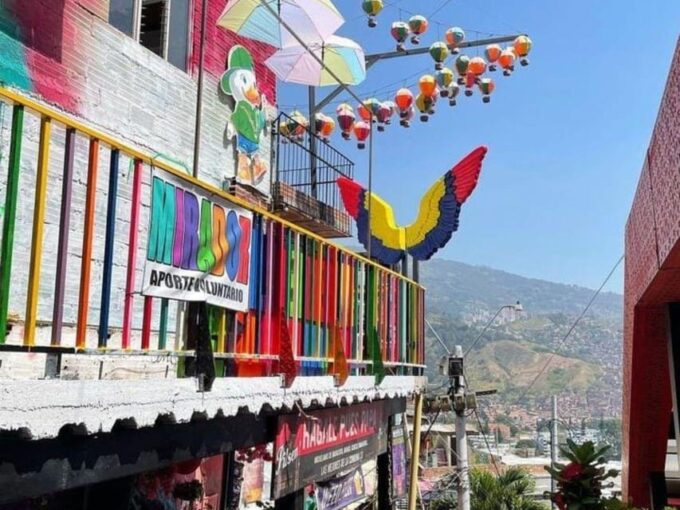 Graffiti Tour Medellin: History and Art in Comuna 13 - Getting There
