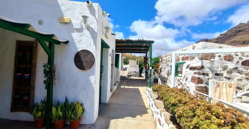 Gran Canaria: Spanish Tapas and Wine Tasting Tour in Mogan - Inclusions and Meeting Point
