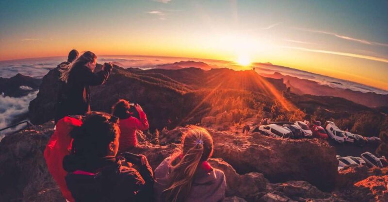 Gran Canaria: Volcano Sunset Tour and Local Food Tasting - Hiking Through Roque Nublos