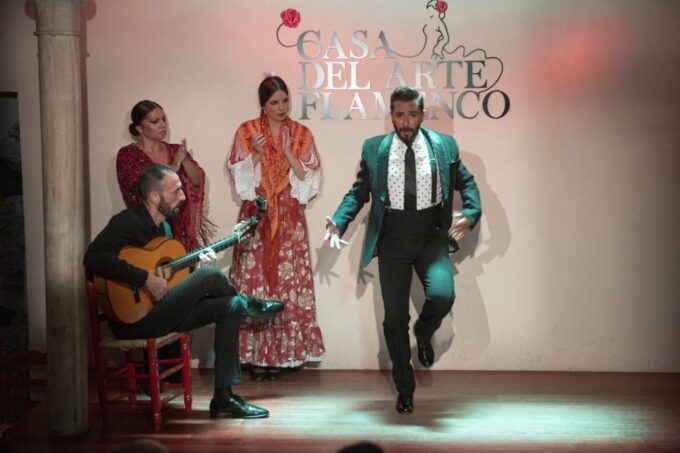 Granada: 1-Hour Traditional Flamenco Show - Nearby Dining Options