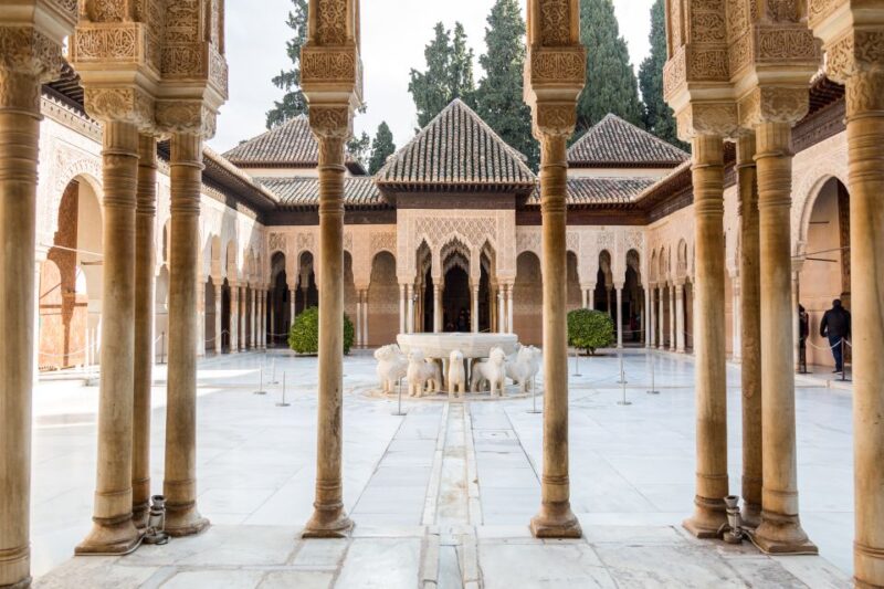 Granada: 3-Hour Alhambra and Generalife Gardens Guided Tour - Key Points