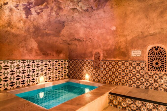 Granada: Al-Andalus Hammam With Massage - Location and History