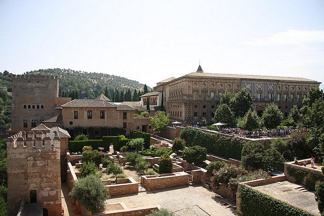 Granada Albaicín: 2.5-Hour Tapas & Drinks Walking Tour - Booking and Cancellation Information