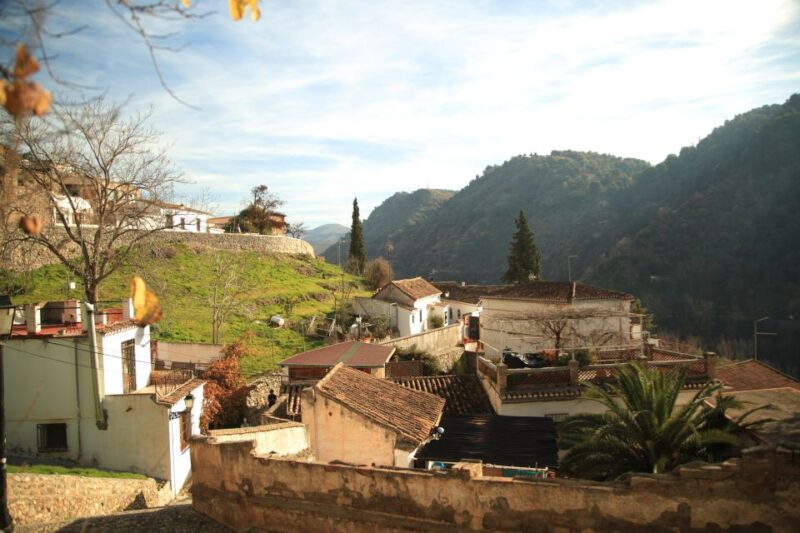 Granada: Albaicin and Sacromonte Electric Bike Tour - Cancellation Policy and Meeting Point