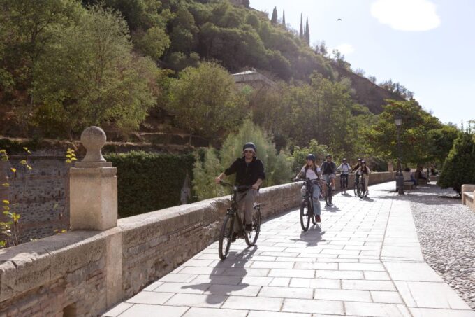 Granada: Albaicin and Sacromonte Electric Bike Tour - Tour Itinerary