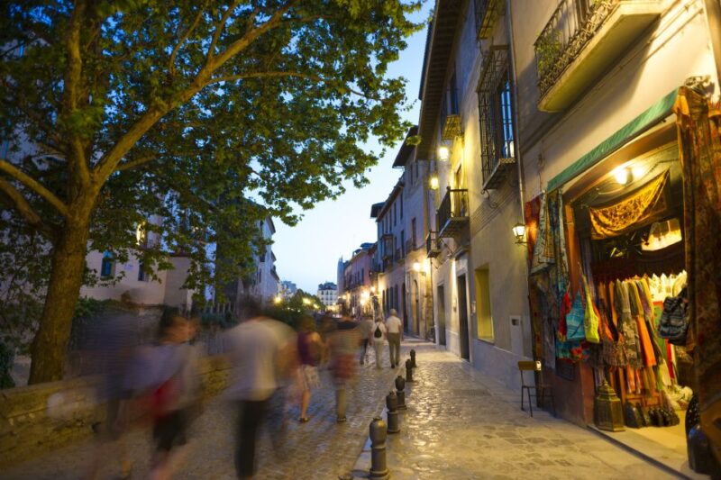 Granada: Albaicin and Sacromonte Evening Walking Tour - Meeting Point and Starting Location